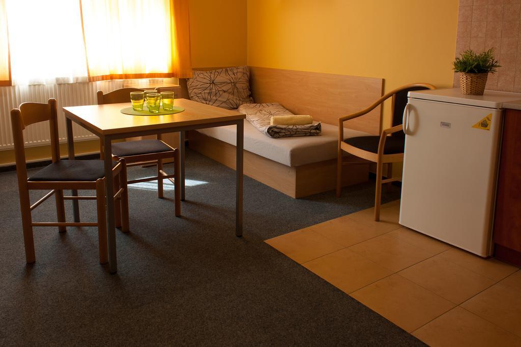 Apartmany Reko Kadan Ngoại thất bức ảnh